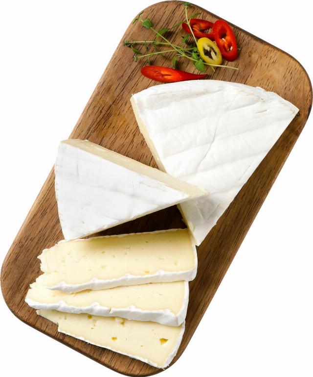 Le Maubert Brie s bílou plísní na povrchu