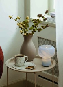 5) Stolní lampa HJARNE