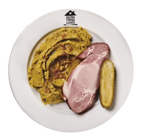 Hrachová kaše s uzeným masem a kyselou okurkou