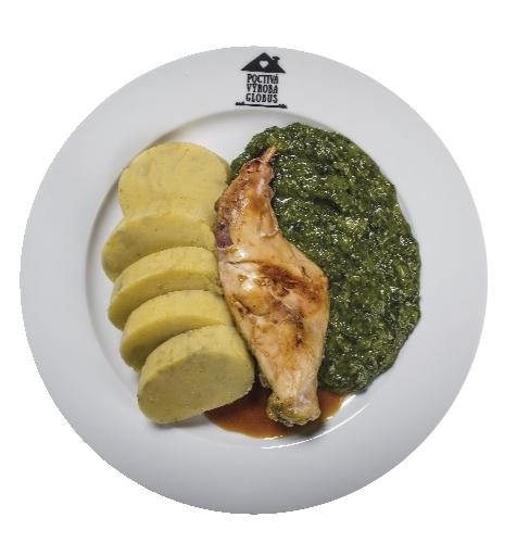 Králík na česneku se špenátem a bramborovými knedlíky