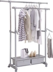 6: Pojízdný šatní stojan