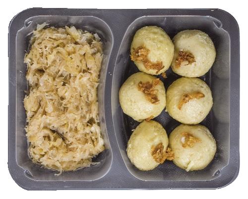 Bramborové knedlíky plněné uzeným masem s kysaným zelím