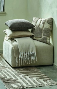 1) Dekorační polštář SKOGFIOL