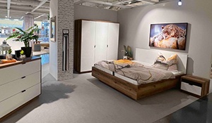 Ložnice: noční stolek