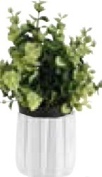 Umělá květina v květináči