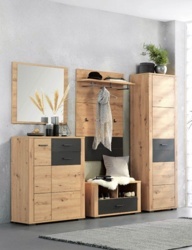 10: Předsíň - šatní panel