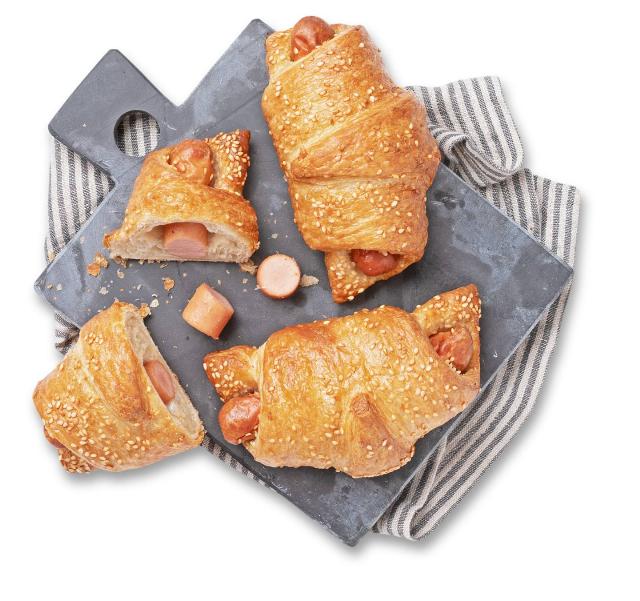 Croissant s krůtím párkem