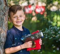 SVĚTELKUJÍCÍ BLASTER SE SVĚTELNÝMI EFEKTY A PROUDEM BUBLIN